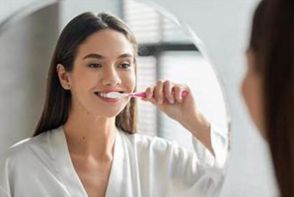 Sai lầm phổ biến trong vệ sinh răng miệng Sai lầm phổ biến trong vệ sinh răng miệng