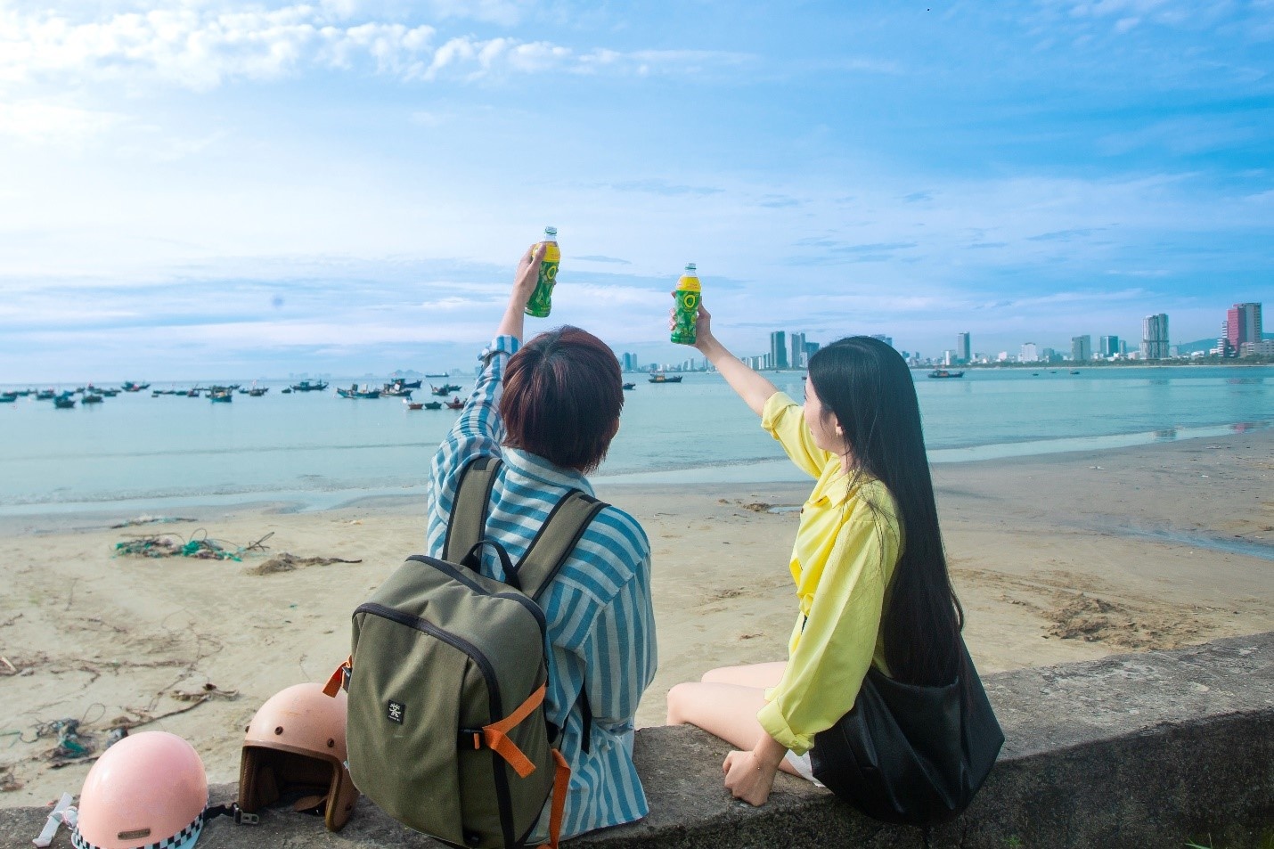 Một buổi sáng chậm rãi với hương trà xanh thiên nhiên và cảnh vật yên bình, khoảnh khắc giải nhiệt cuộc sống giữa nhịp sống bận rộn.