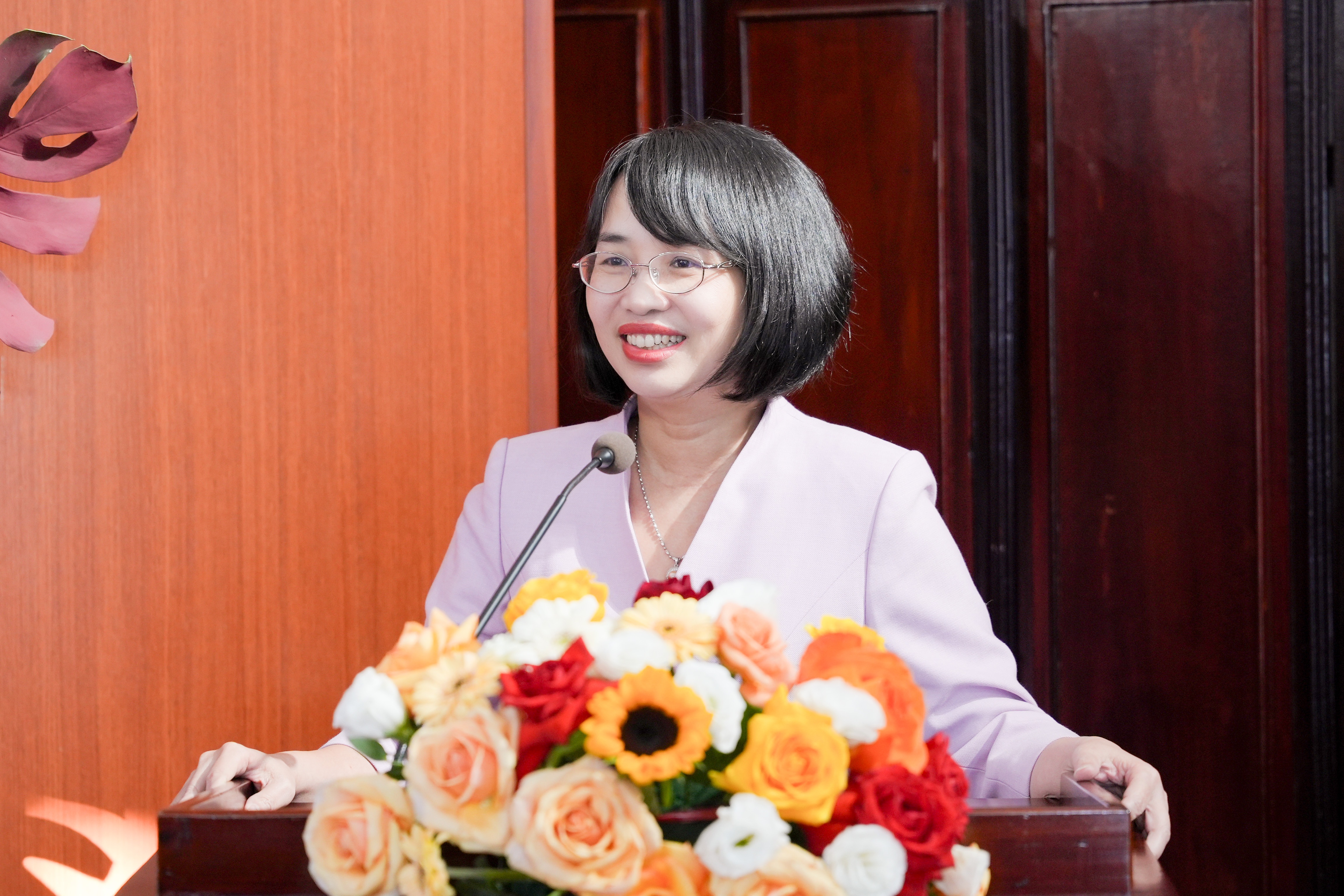 PGS.TS. Phạm Thị Hoàng Anh - Phó Giám đốc phụ trách Ban giám đốc Học viện Ngân hàng phát biểu tại buổi Lễ 