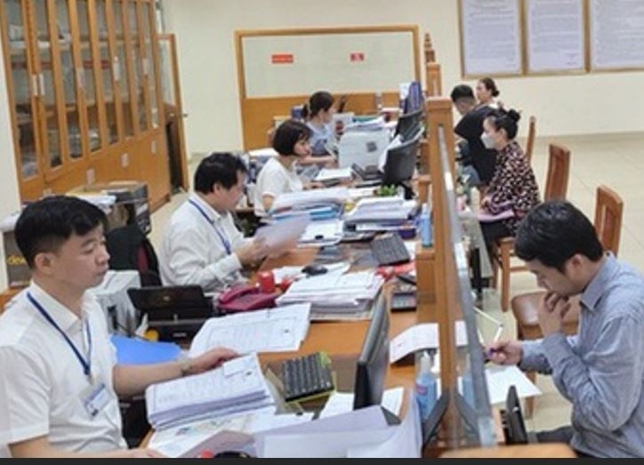 Bộ Nội vụ trả lời vướng mắc về lĩnh vực công chức, viên chức