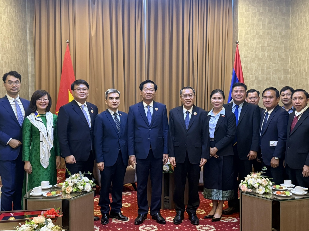 Việt Nam - Lào tăng cường hợp tác lao động và người có công