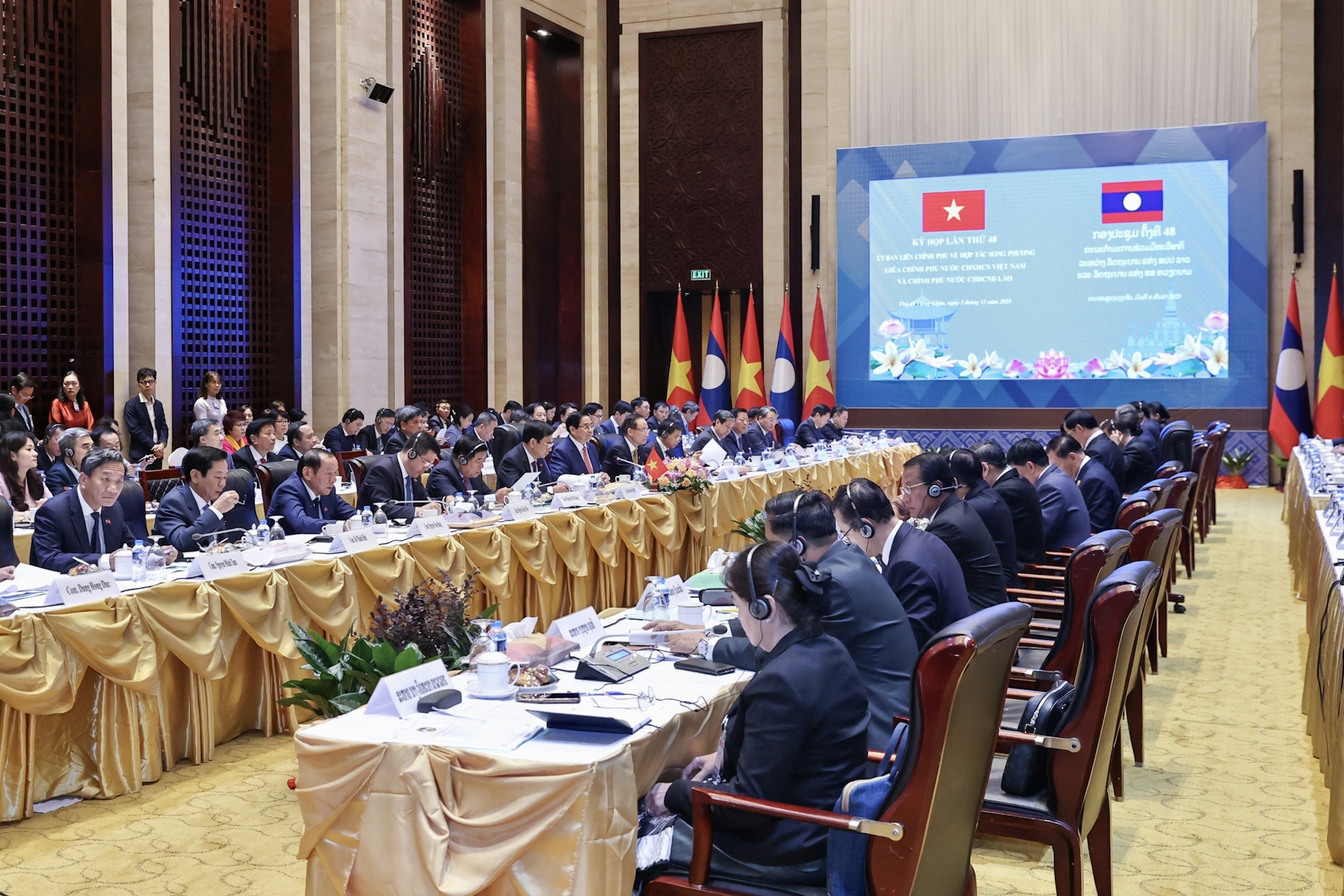 Hai Thủ tướng nhất trí cùng nhau nâng tin cậy chiến lược lên tầm mức cao hơn - Ảnh: VGP/Nhật Bắc