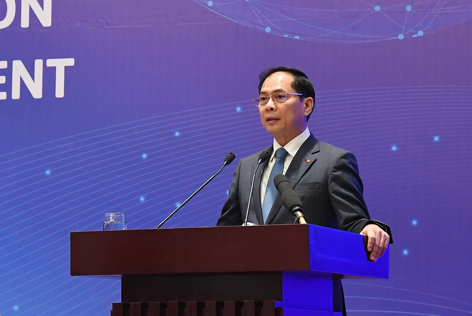 Phó Thủ tướng ghi nhận và đánh giá cao những đóng góp thiết thực, bền bỉ của các tổ chức phi chính phủ và các đối tác đối với Việt Nam trong nhiều thập kỷ qua - Ảnh: VGP/Hải Minh