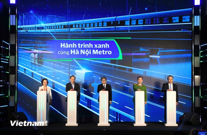 Tàu Cát Linh-Hà Đông chính thức áp dụng hệ thống kiểm soát vé tự động mới