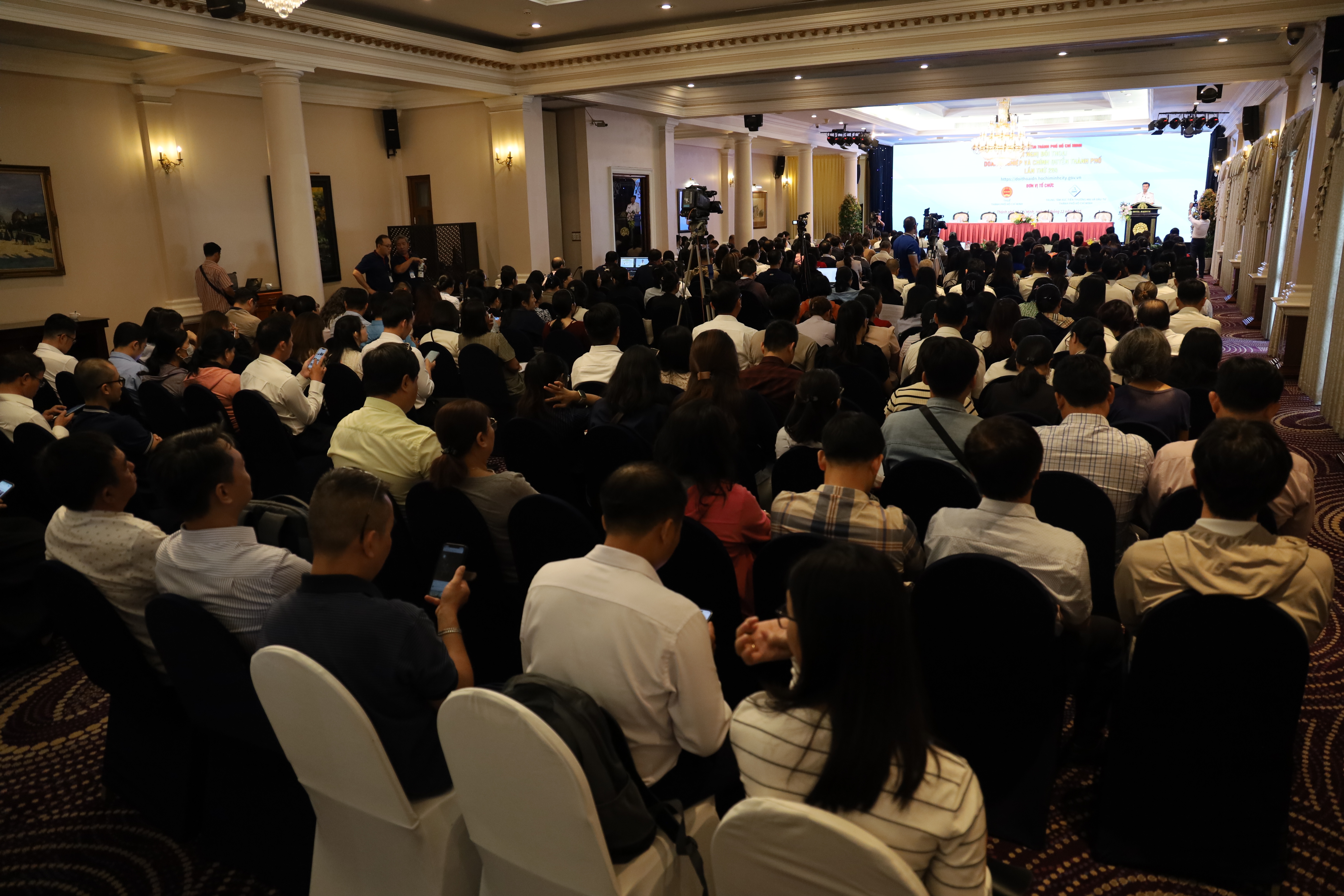 Nhiều đại diện doanh nghiệp quan tâm đến vấn đề Thuế Giá trị gia tăng (GTGT) và Thu nhập Doanh nghiệp (TNDN)