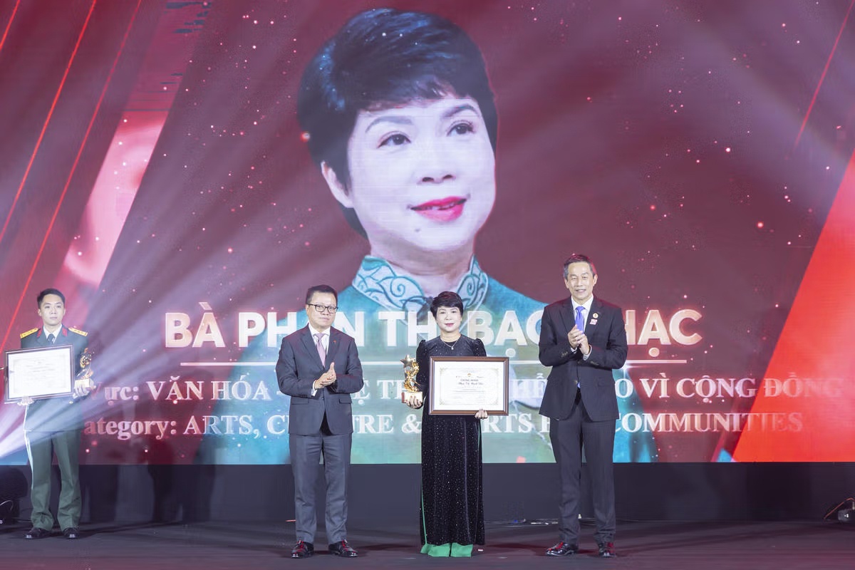 Vinh danh Người truyền lửa: Lan tỏa 150 câu chuyện đẹp, tỏa sáng 15 gương mặt xuất sắc