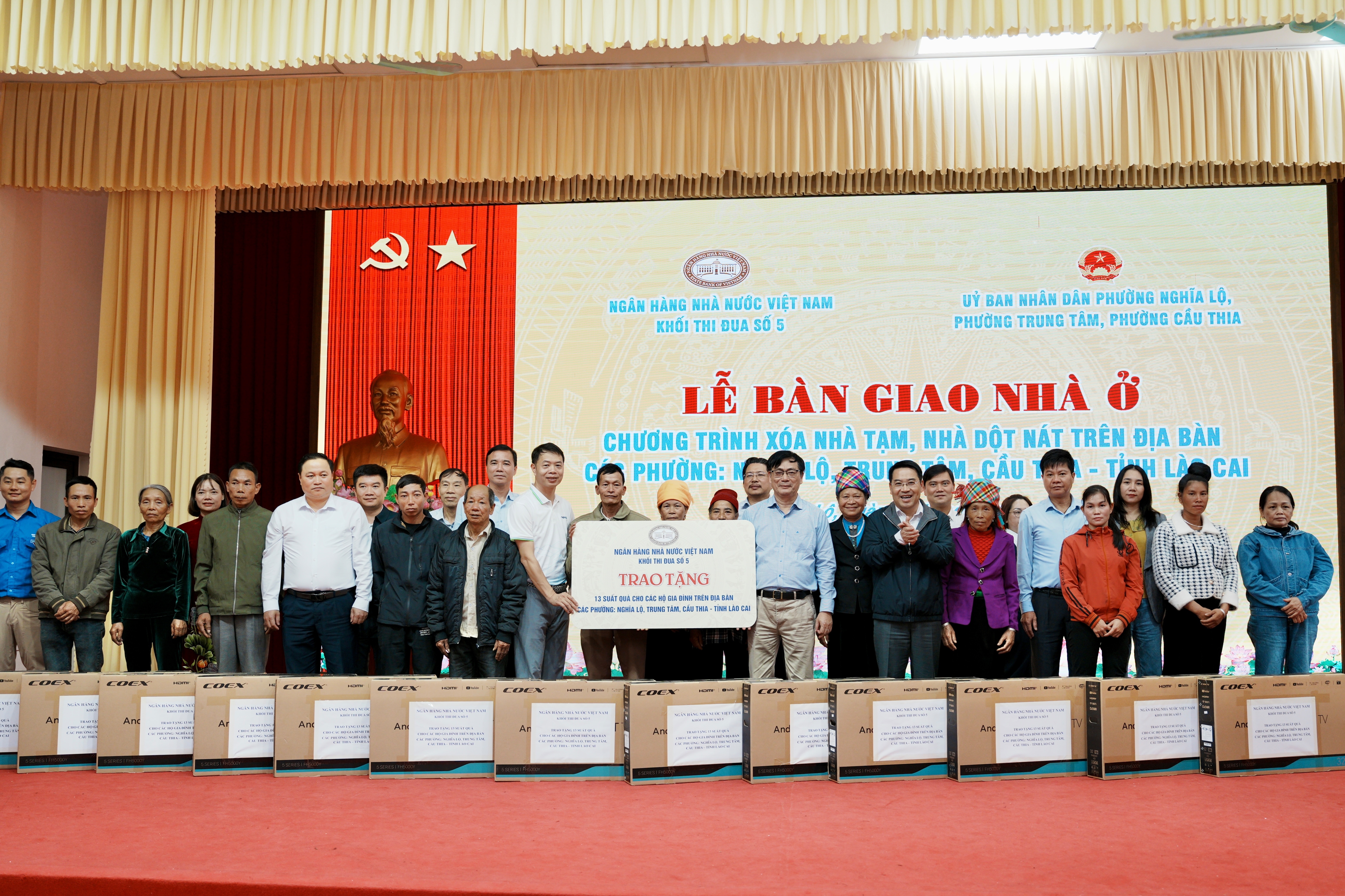 Khối thi đua số 5 hỗ trợ xây nhà mới cho hộ nghèo tại Lào Cai