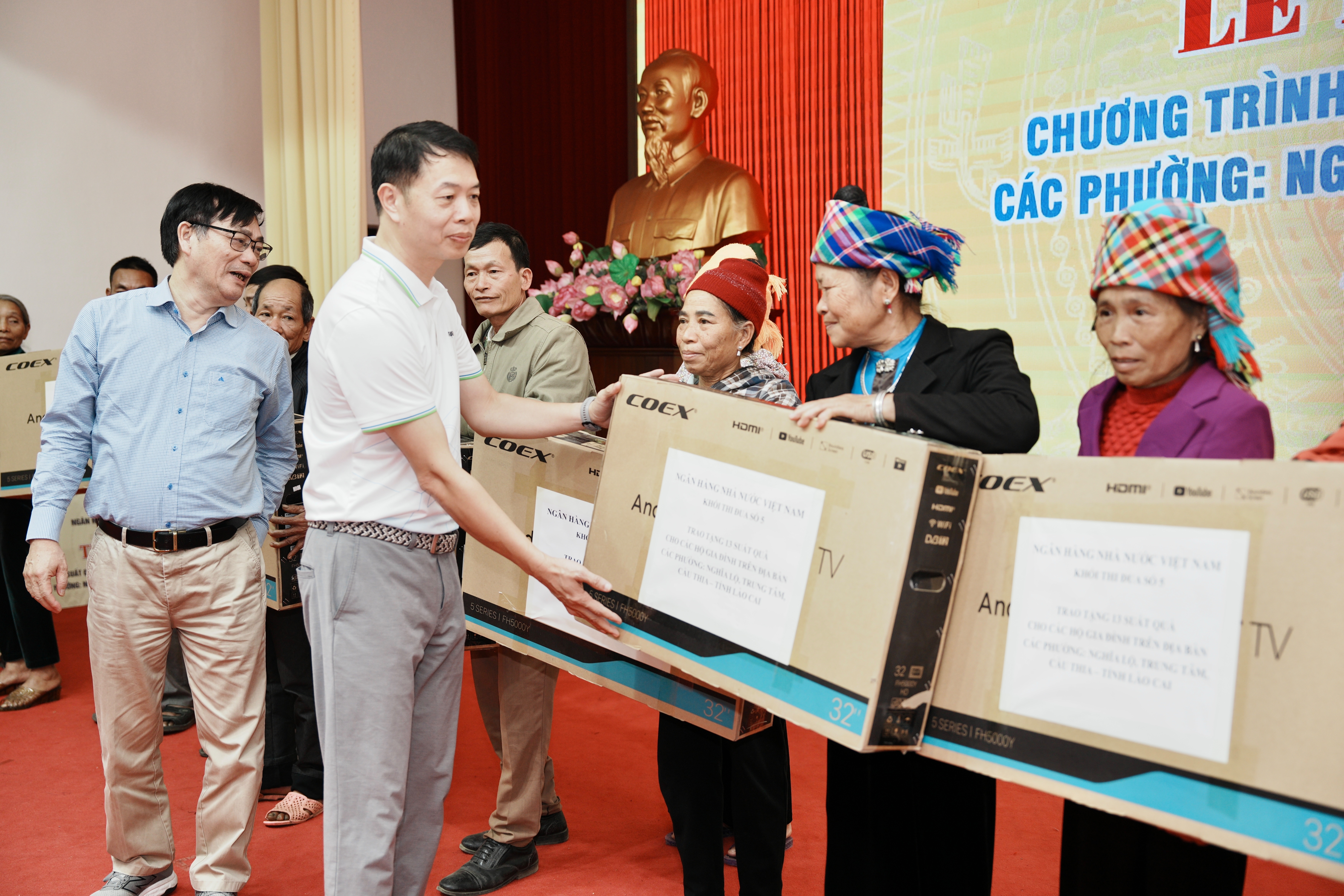 Khối thi đua số 5 hỗ trợ xây nhà mới cho hộ nghèo tại Lào Cai