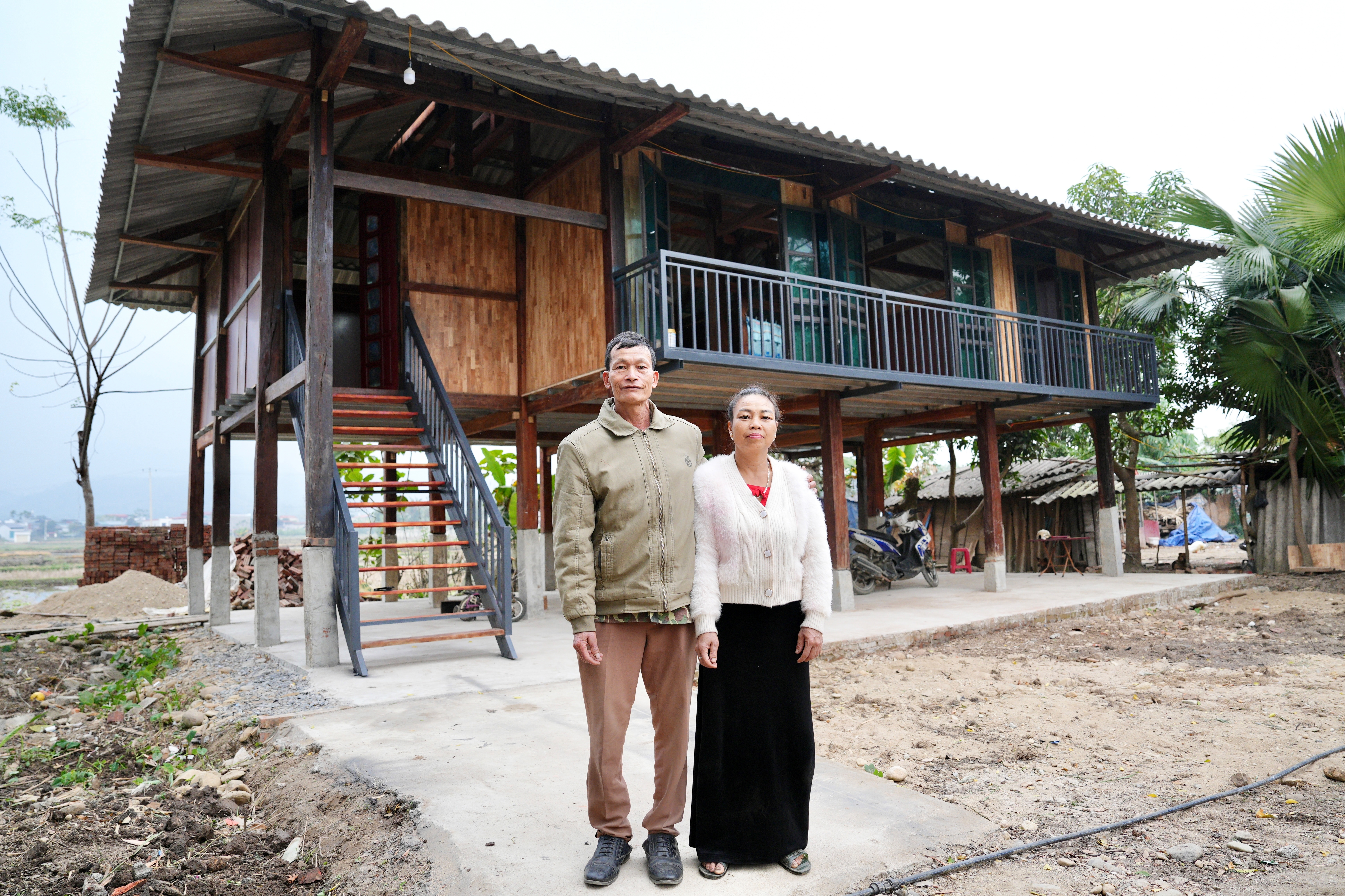 Khối thi đua số 5 hỗ trợ xây nhà mới cho hộ nghèo tại Lào Cai