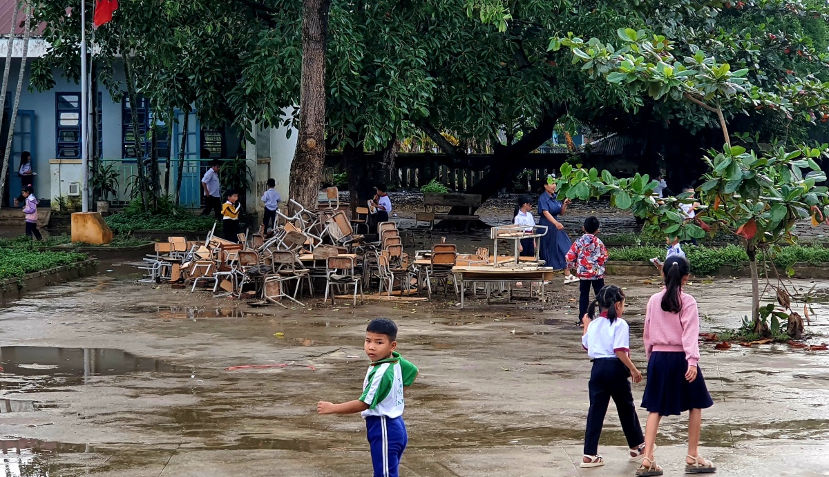 undefined Thời báo Ngân hàng chung tay hỗ trợ vùng lũ