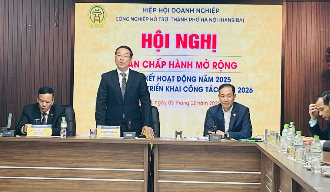 Ông Nguyễn Hoàng - Chủ tịch Hansiba chia sẻ tại hội nghị Ông Nguyễn Hoàng - Chủ tịch Hansiba chia sẻ tại hội nghị