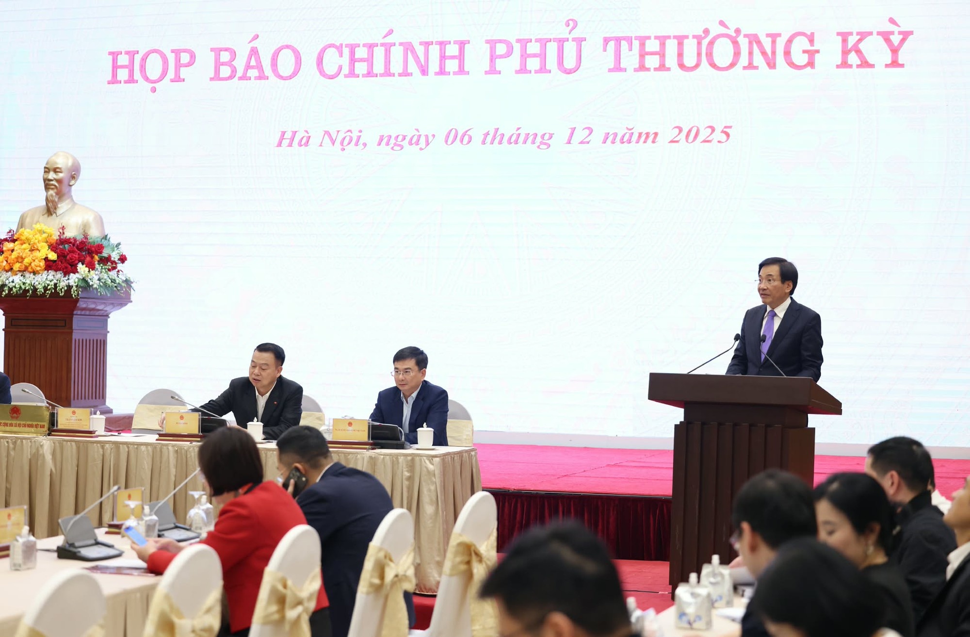 Họp báo Chính phủ thường kỳ tháng 11/2025 - Ảnh: VGP/QP Họp báo Chính phủ thường kỳ tháng 11/2025 - Ảnh: VGP/QP
