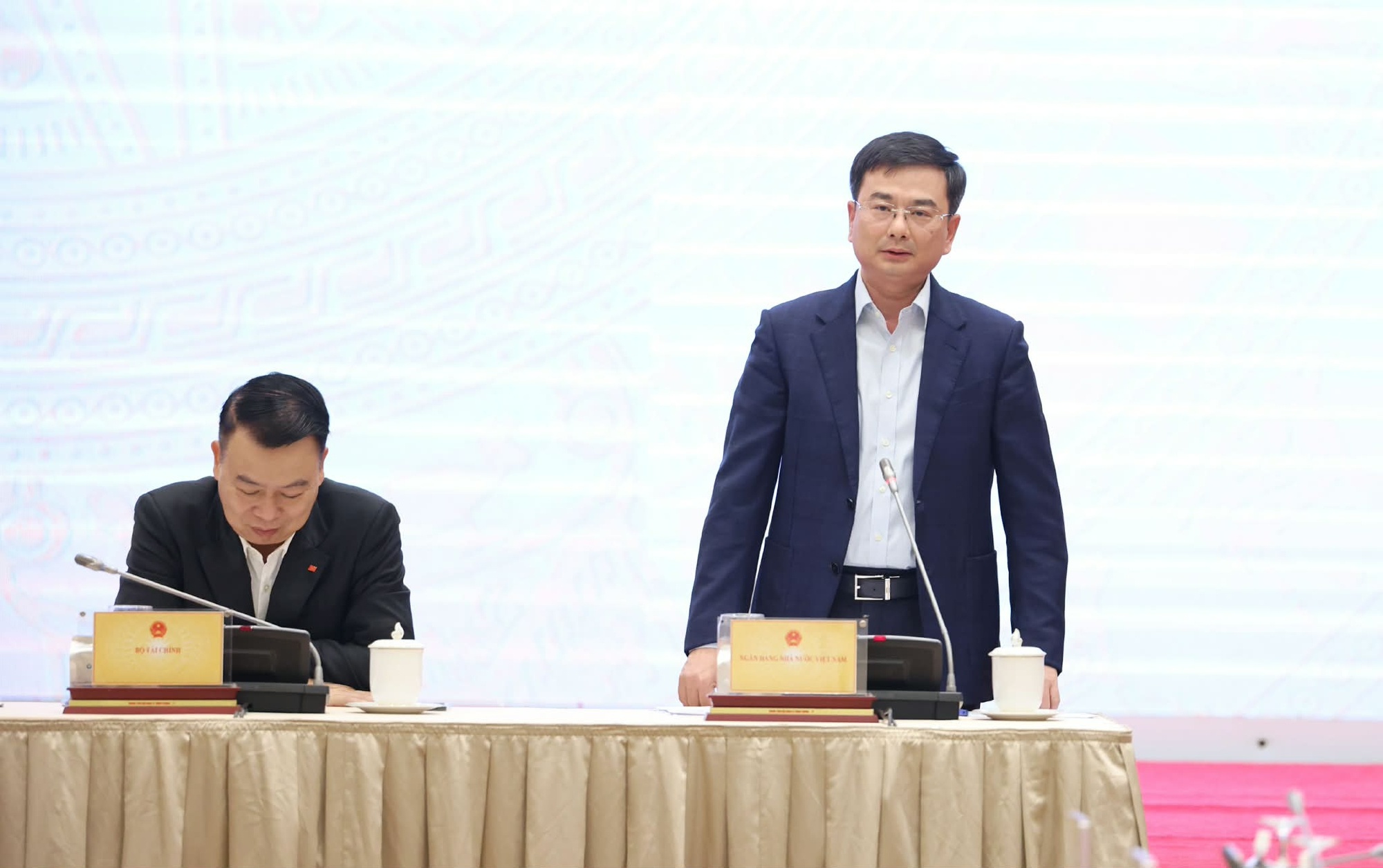 Phó Thống đốc NHNN Phạm Thanh Hà trả lời báo chí về các giải pháp hỗ trợ vốn với các hộ gia đình, doanh nghiệp bị ảnh hưởng thiệt hại thiên tai lũ lụt - Ảnh: VGP/QP Phó Thống đốc NHNN Phạm Thanh Hà trả lời báo chí về các giải pháp hỗ trợ vốn với các hộ gia đình, doanh nghiệp bị ảnh hưởng thiệt hại thiên tai lũ lụt - Ảnh: VGP/QP