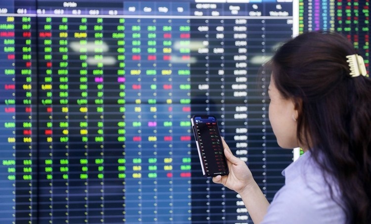 Số lượng tài khoản chứng khoán cá nhân mở mới thấp nhất 4 tháng Số lượng tài khoản chứng khoán cá nhân mở mới thấp nhất 4 tháng