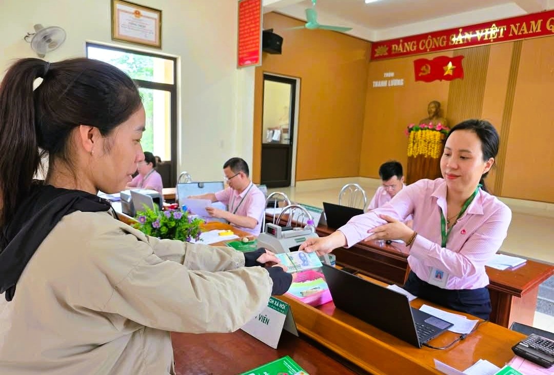 Nguồn vốn ngân sách địa phương ủy thác qua NHCSXH tiếp tục được bổ sung, giúp ngày càng nhiều hộ dân có nhu cầu được tiếp cận vốn vay ưu đãi.