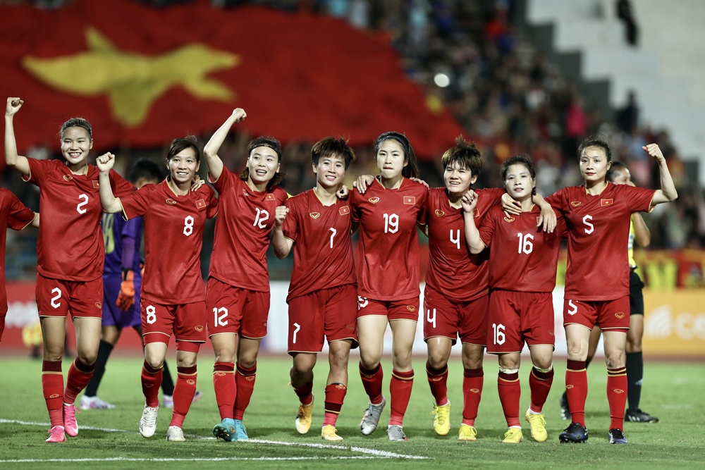 Bóng đá nữ Việt Nam duy trì được vị thế vững chắc ở khu vực, vươn tầm châu Á và thế giới. Bóng đá nữ Việt Nam duy trì được vị thế vững chắc ở khu vực, vươn tầm châu Á và thế giới.