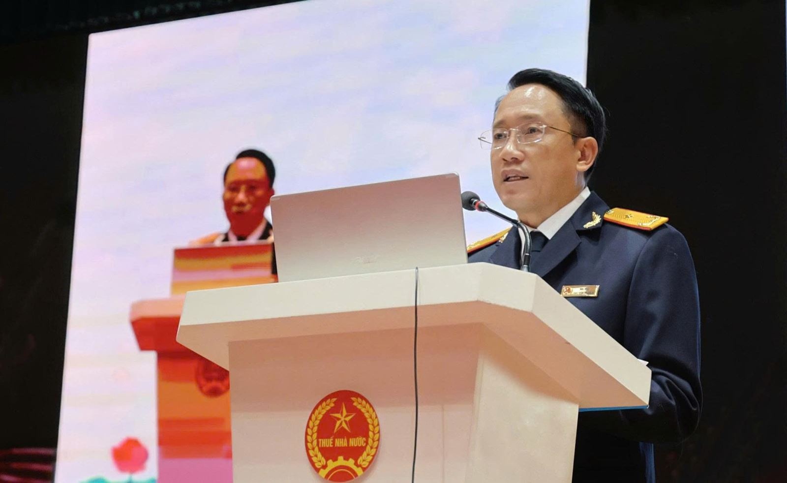 Lấy người nộp thuế làm trung tâm và dữ liệu làm nền tảng