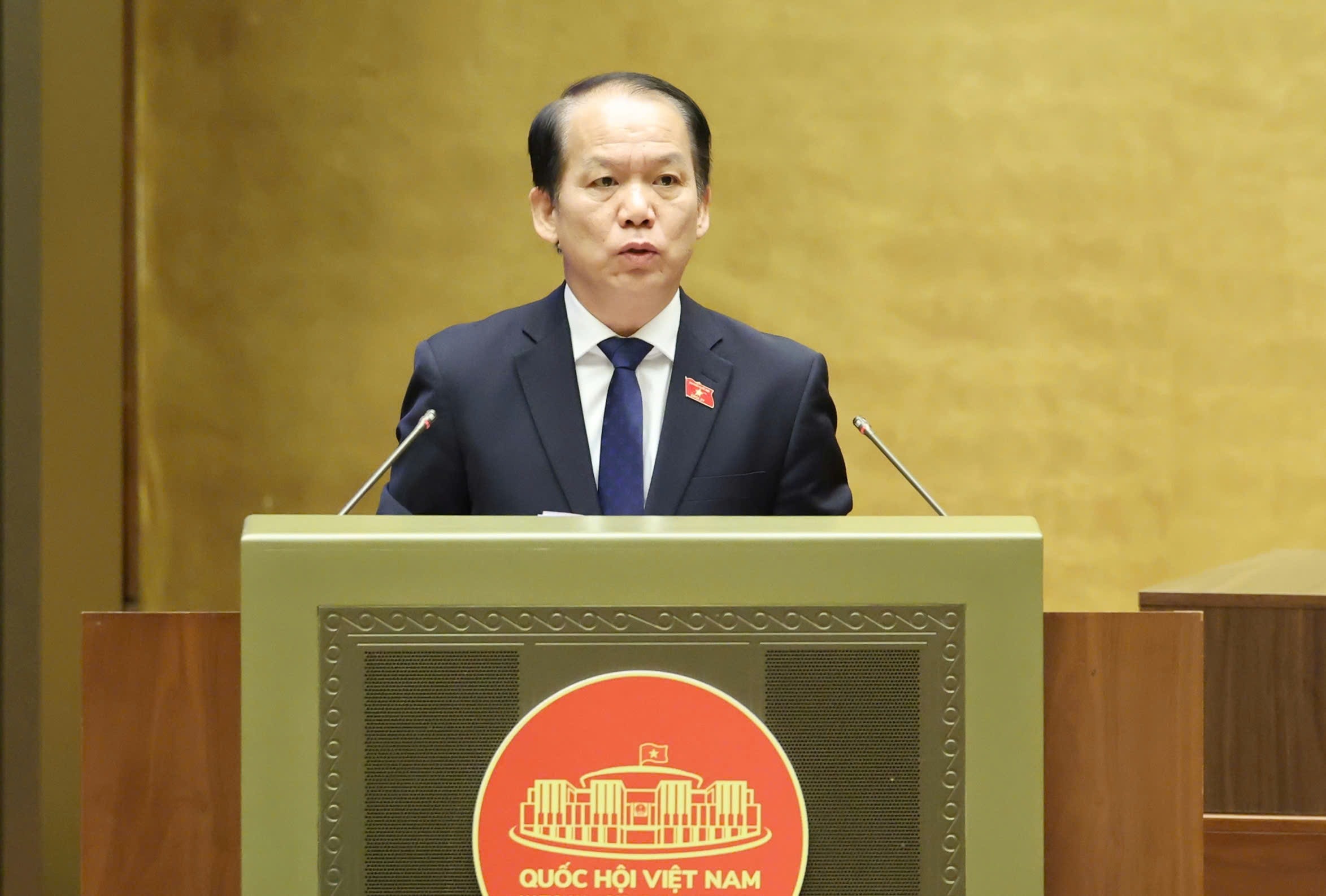 Chủ nhiệm Ủy ban Pháp luật và Tư pháp Hoàng Thanh Tùng trình bày Báo cáo thẩm tra Báo cáo của Chính phủ về công tác phòng, chống tham nhũng năm 2025