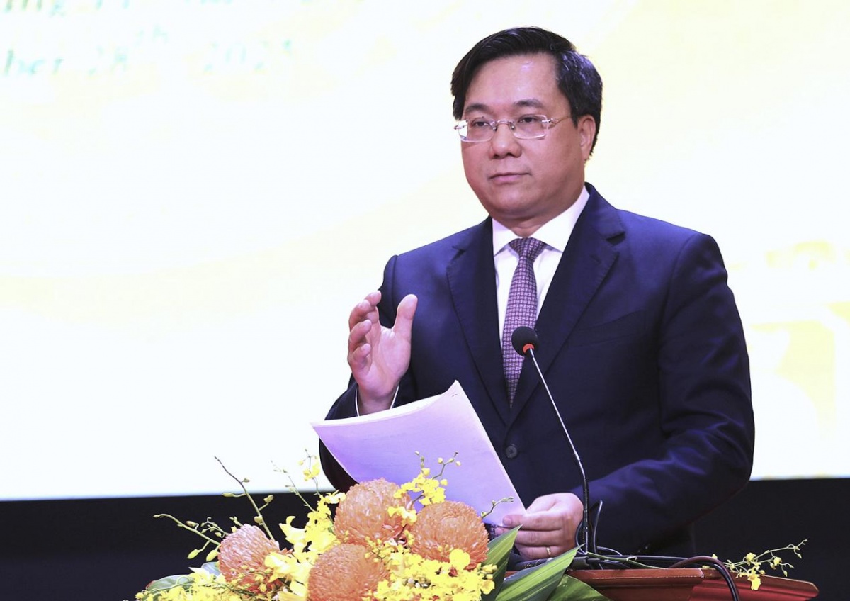 Phó Bí thư Tỉnh ủy Phú Thọ, Chủ tịch UBND tỉnh, ông Trần Duy Đông: Lao động có kỹ năng, tư duy hiện đại, linh hoạt – sẽ quyết định sức hút đầu tư, năng lực cạnh tranh, và khả năng chuyển đổi mô hình kinh tế của tỉnh. Phó Bí thư Tỉnh ủy Phú Thọ, Chủ tịch UBND tỉnh, ông Trần Duy Đông: Lao động có kỹ năng, tư duy hiện đại, linh hoạt – sẽ quyết định sức hút đầu tư, năng lực cạnh tranh, và khả năng chuyển đổi mô hình kinh tế của tỉnh.