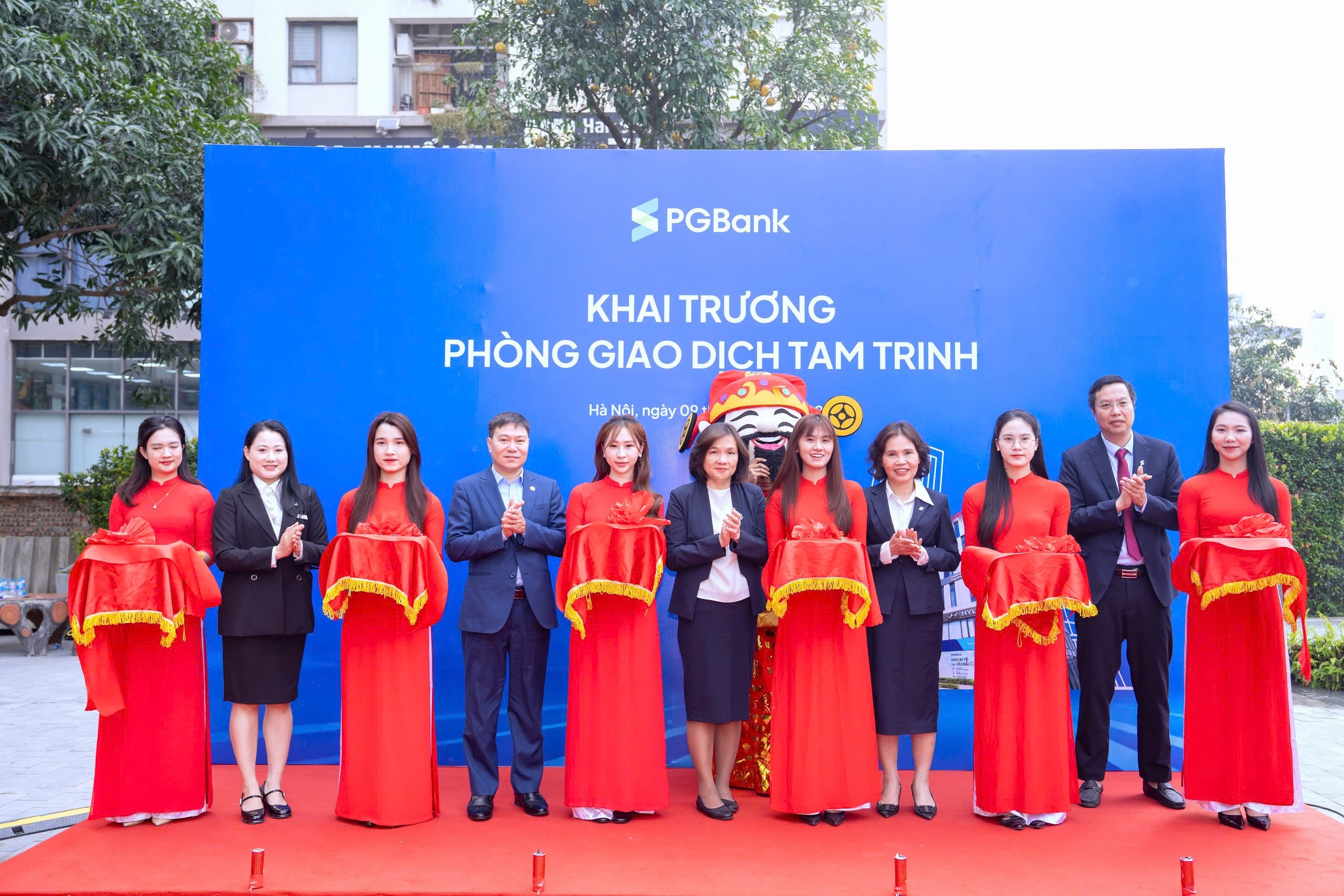 PGBank khai trương trụ sở mới Phòng giao dịch Tam Trinh PGBank khai trương trụ sở mới Phòng giao dịch Tam Trinh