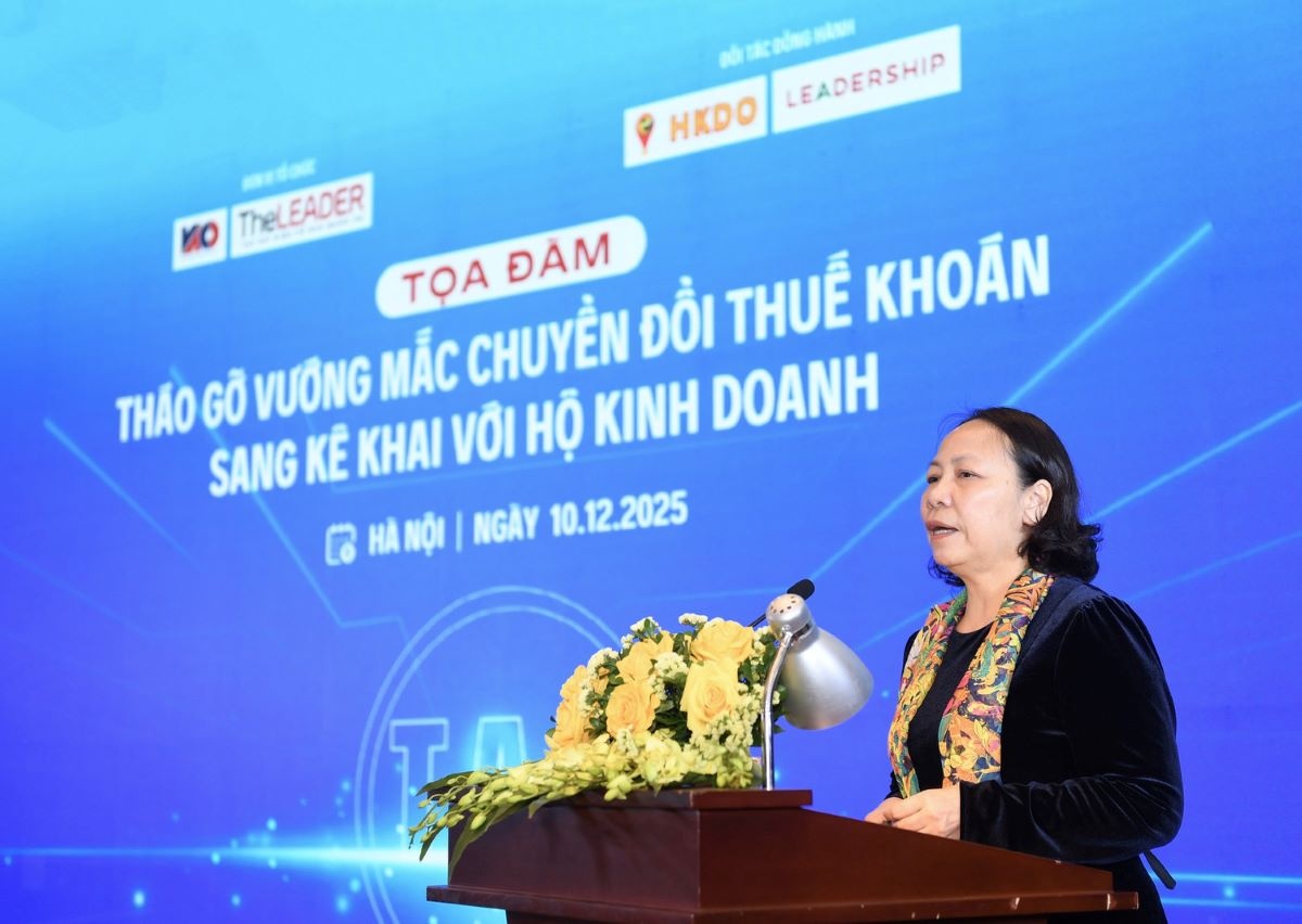 Bà Lê Thị Duyên Hải, Phó Tổng thư ký Hội Tư vấn Thuế Việt Nam phát biểu tại tọa đàm