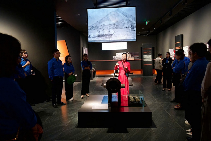 Tuổi trẻ Ngân hàng Trung ương tổ chức sinh hoạt chính trị tại Bảo tàng Lịch sử Quân sự Việt Nam