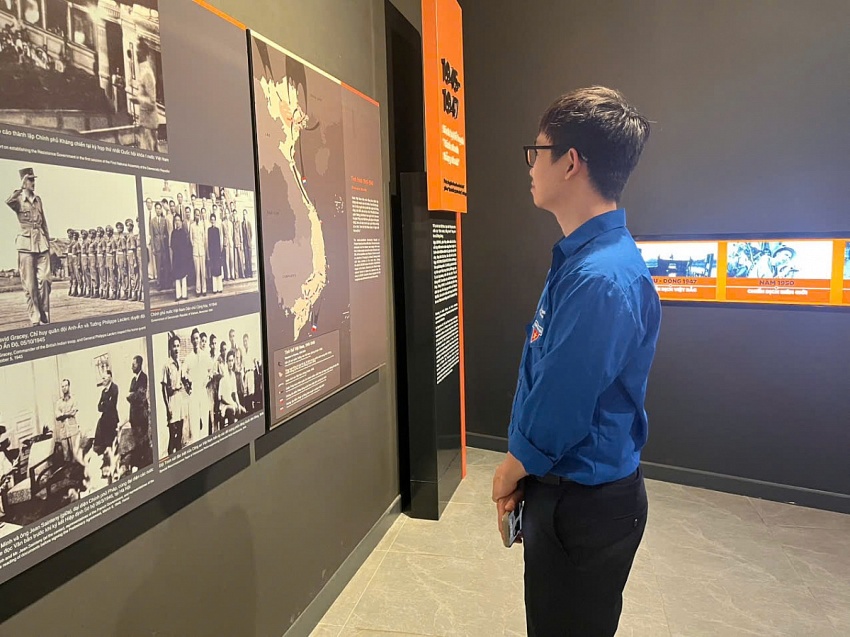 Tuổi trẻ Ngân hàng Trung ương tổ chức sinh hoạt chính trị tại Bảo tàng Lịch sử Quân sự Việt Nam