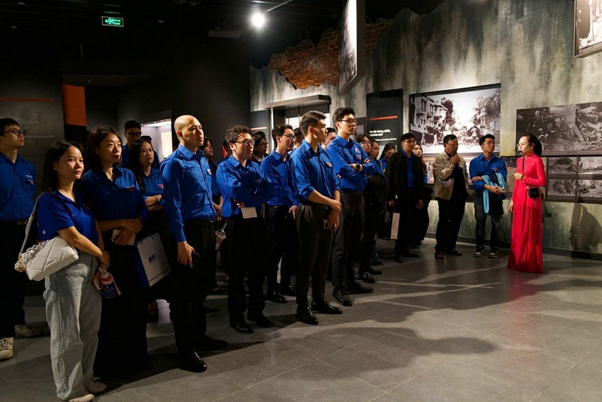 Tuổi trẻ Ngân hàng Trung ương tổ chức sinh hoạt chính trị tại Bảo tàng Lịch sử Quân sự Việt Nam