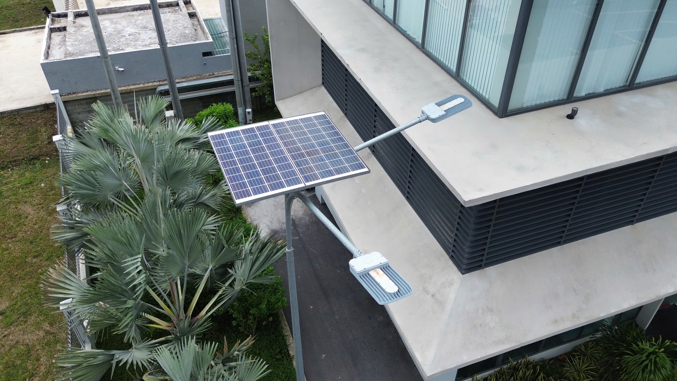 Hệ thống đèn chiếu sáng dùng năng lượng mặt trời Hệ thống đèn chiếu sáng dùng năng lượng mặt trời