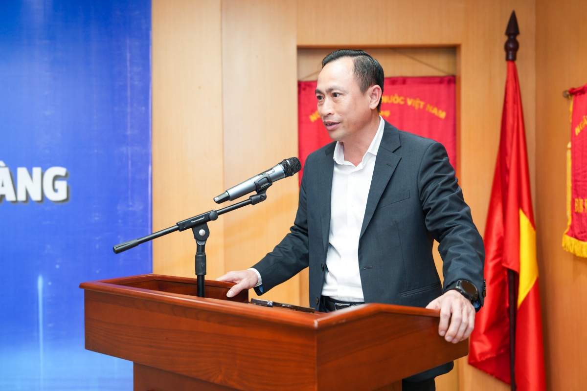 Hiệp hội QTDND Việt Nam và Thời báo Ngân hàng ký kết hợp tác toàn diện