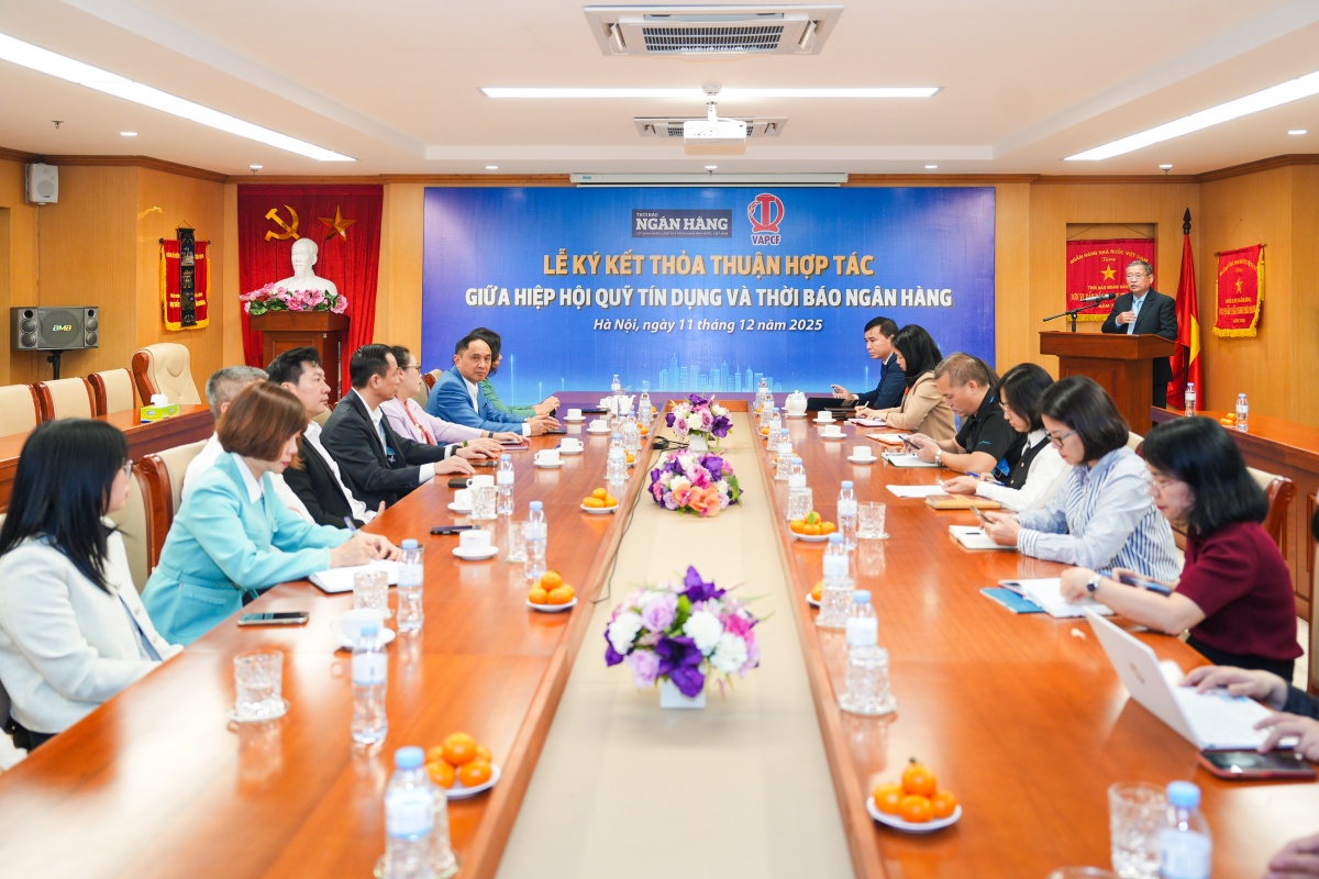 Hiệp hội QTDND Việt Nam và Thời báo Ngân hàng ký kết hợp tác toàn diện