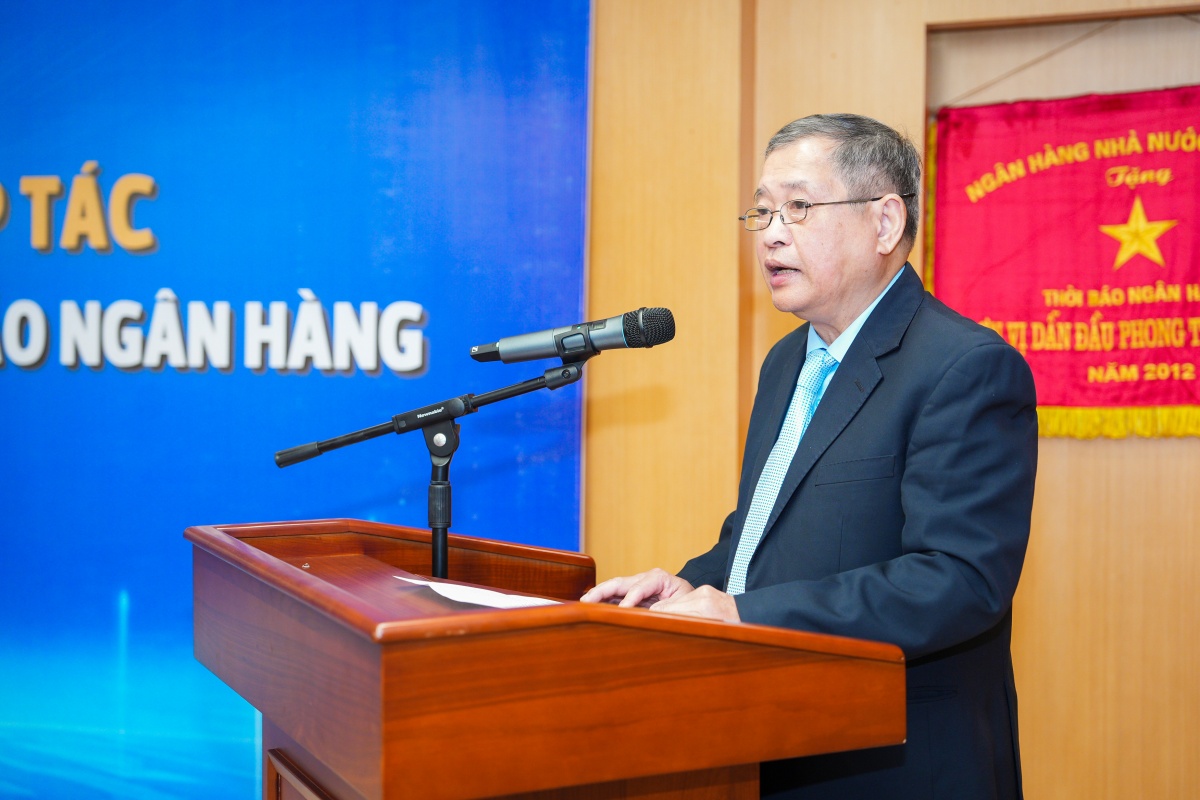 Ông Nguyễn Đức Dũng, Tổng Thư ký Hiệp hội Quỹ Tín dụng Nhân dân trao đổi tại buổi làm việc