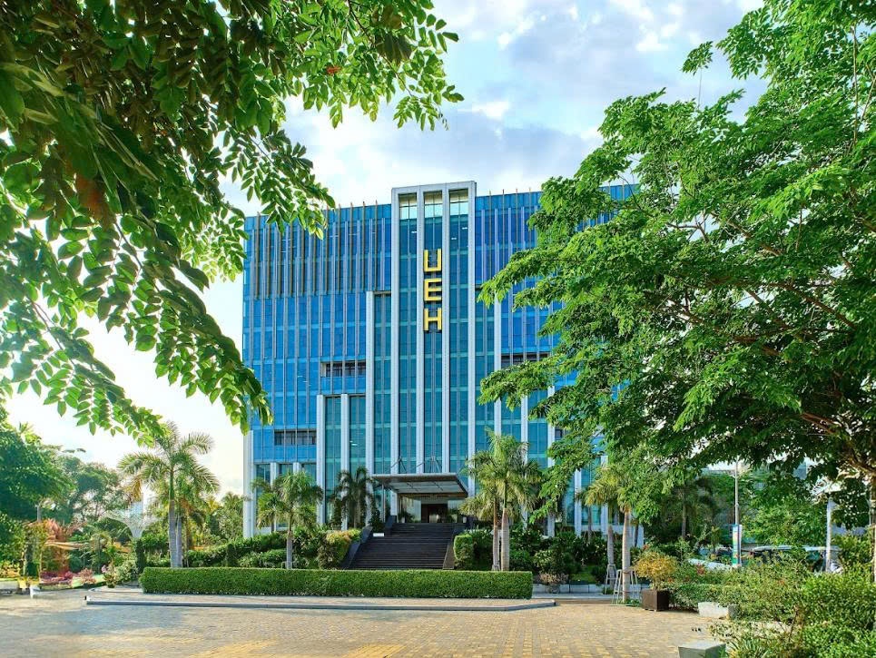 UEH xác định hạnh phúc và phúc lợi của con người là trung tâm trong chiến lược phát triển đại học thế kỷ 2 UEH xác định hạnh phúc và phúc lợi của con người là trung tâm trong chiến lược phát triển đại học thế kỷ 2