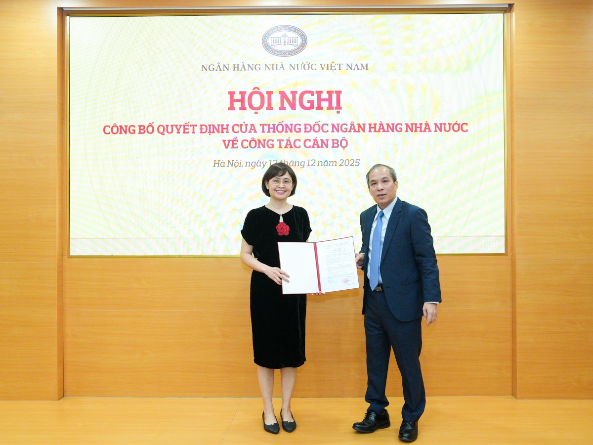 Công bố quyết định bổ nhiệm hai Phó Cục trưởng Cục An toàn hệ thống các tổ chức tín dụng Công bố quyết định bổ nhiệm hai Phó Cục trưởng Cục An toàn hệ thống các tổ chức tín dụng