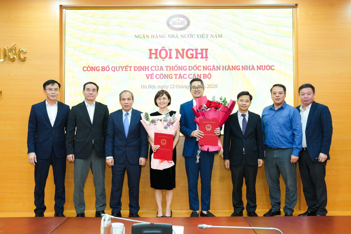 Công bố quyết định bổ nhiệm hai Phó Cục trưởng Cục An toàn hệ thống các tổ chức tín dụng Công bố quyết định bổ nhiệm hai Phó Cục trưởng Cục An toàn hệ thống các tổ chức tín dụng