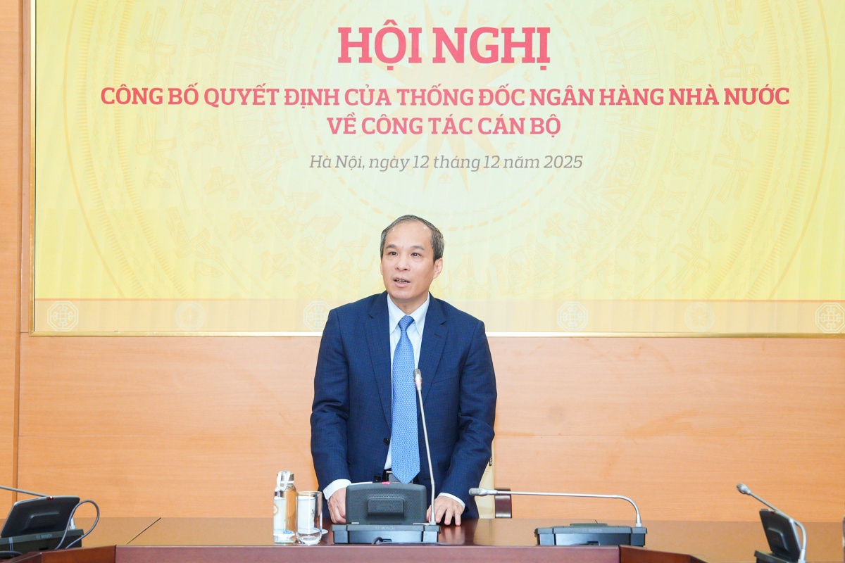 Công bố quyết định bổ nhiệm hai Phó Cục trưởng Cục An toàn hệ thống các tổ chức tín dụng Công bố quyết định bổ nhiệm hai Phó Cục trưởng Cục An toàn hệ thống các tổ chức tín dụng