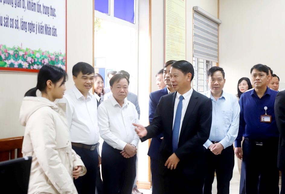 Văn hóa công sở - “thước đo cảm xúc” của nền hành chính Văn hóa công sở - “thước đo cảm xúc” của nền hành chính