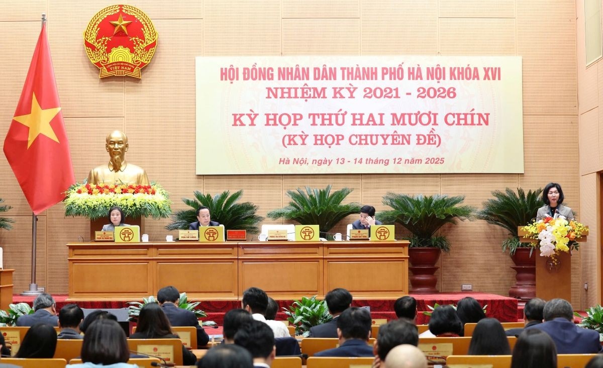 Chủ tịch HĐND TP. Hà Nội Phùng Thị Hồng Hà phát biểu khai mạc kỳ họp. Chủ tịch HĐND TP. Hà Nội Phùng Thị Hồng Hà phát biểu khai mạc kỳ họp.