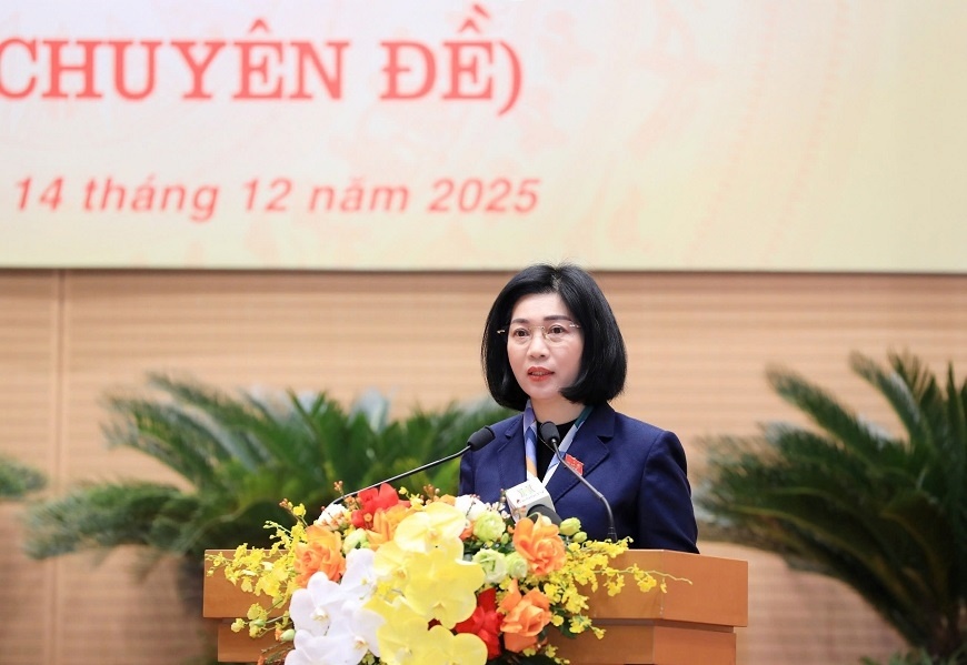 Phó bí thư Thành ủy, Chủ tịch HĐND TP Hà Nội Phùng Thị Hồng Hà phát biểu bế mạc kỳ họp. Phó bí thư Thành ủy, Chủ tịch HĐND TP Hà Nội Phùng Thị Hồng Hà phát biểu bế mạc kỳ họp.