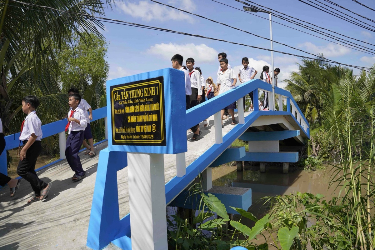Những cây cầu nghĩa tình tại làng quê miền Tây: Giá trị nhỏ, ý nghĩa lớn Những cây cầu nghĩa tình tại làng quê miền Tây: Giá trị nhỏ, ý nghĩa lớn