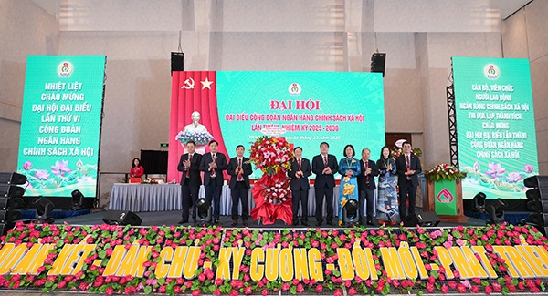 Xây dựng tổ chức Công đoàn vững mạnh, đồng hành cùng chuyên môn thực hiện thắng lợi nhiệm vụ trong giai đoạn mới Xây dựng tổ chức Công đoàn vững mạnh, đồng hành cùng chuyên môn thực hiện thắng lợi nhiệm vụ trong giai đoạn mới