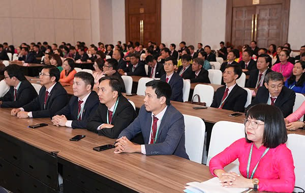 Xây dựng tổ chức Công đoàn vững mạnh, đồng hành cùng chuyên môn thực hiện thắng lợi nhiệm vụ trong giai đoạn mới Xây dựng tổ chức Công đoàn vững mạnh, đồng hành cùng chuyên môn thực hiện thắng lợi nhiệm vụ trong giai đoạn mới