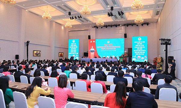 Xây dựng tổ chức Công đoàn vững mạnh, đồng hành cùng chuyên môn thực hiện thắng lợi nhiệm vụ trong giai đoạn mới Xây dựng tổ chức Công đoàn vững mạnh, đồng hành cùng chuyên môn thực hiện thắng lợi nhiệm vụ trong giai đoạn mới