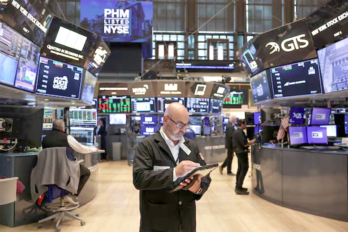 Nasdaq trượt sâu hơn Dow vì cổ phiếu AI rung lắc, thị trường chờ dữ liệu kinh tế Mỹ Nasdaq trượt sâu hơn Dow vì cổ phiếu AI rung lắc, thị trường chờ dữ liệu kinh tế Mỹ