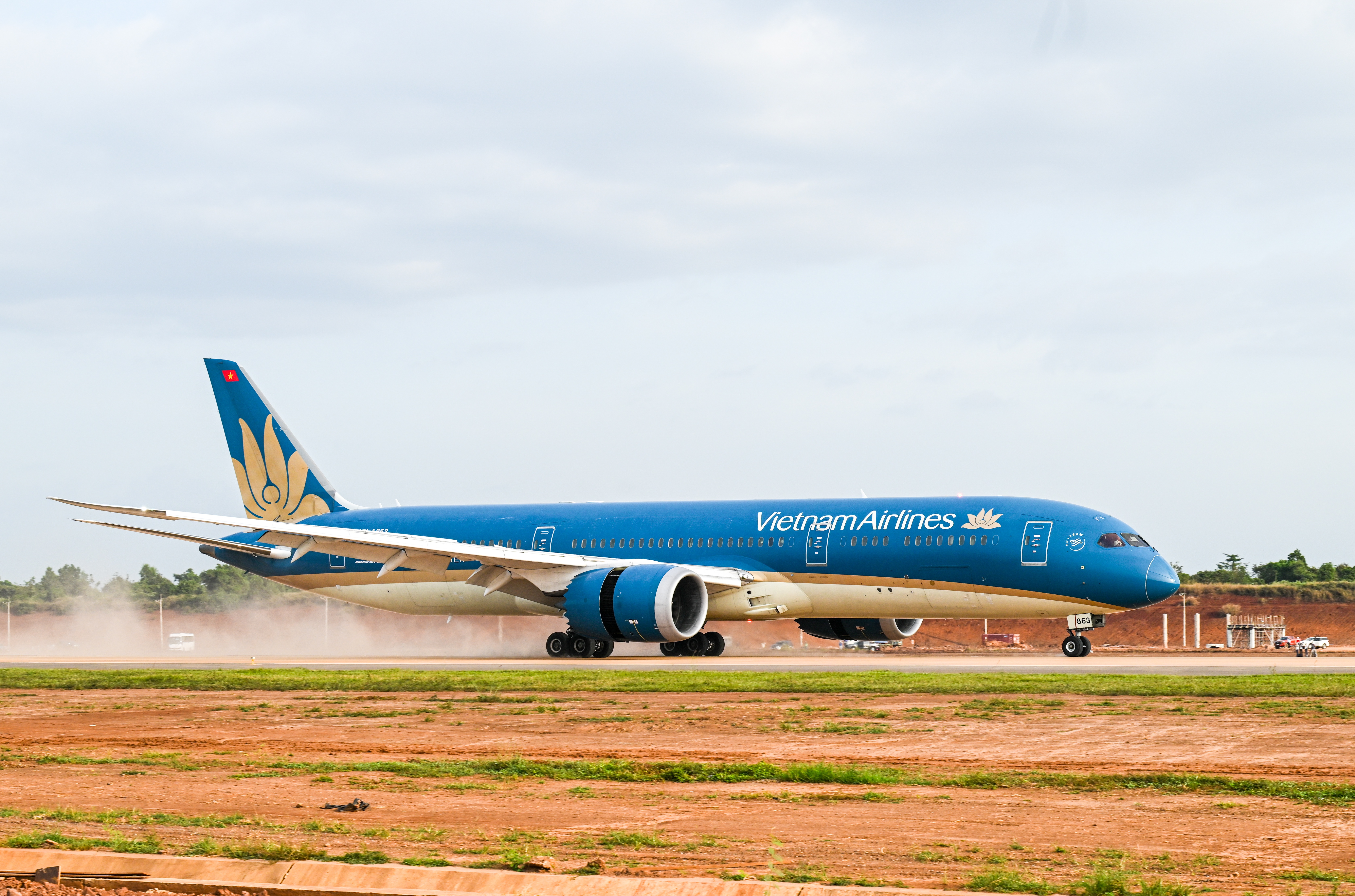 Chuyến bay mang số hiệu VN5001 được Vietnam Airlines khai thác bằng tàu bay Boeing 787 Dreamliner Chuyến bay mang số hiệu VN5001 được Vietnam Airlines khai thác bằng tàu bay Boeing 787 Dreamliner
