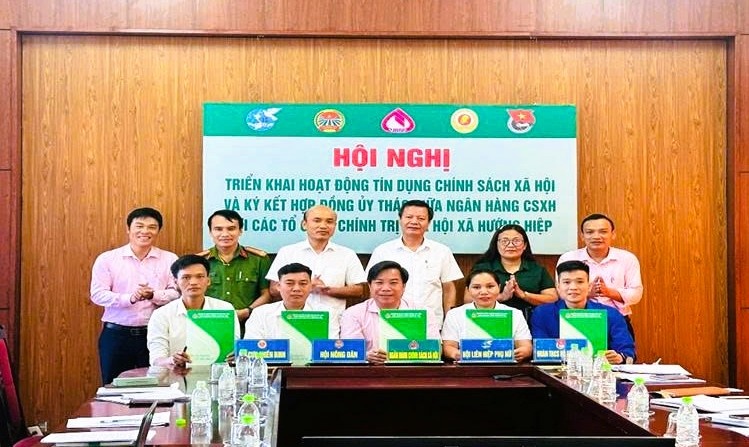 Ngân hàng Chính sách xã hội thực hiện ký ủy thác với các tổ chức chính trị xã hội nhận ủy thác Ngân hàng Chính sách xã hội thực hiện ký ủy thác với các tổ chức chính trị xã hội nhận ủy thác