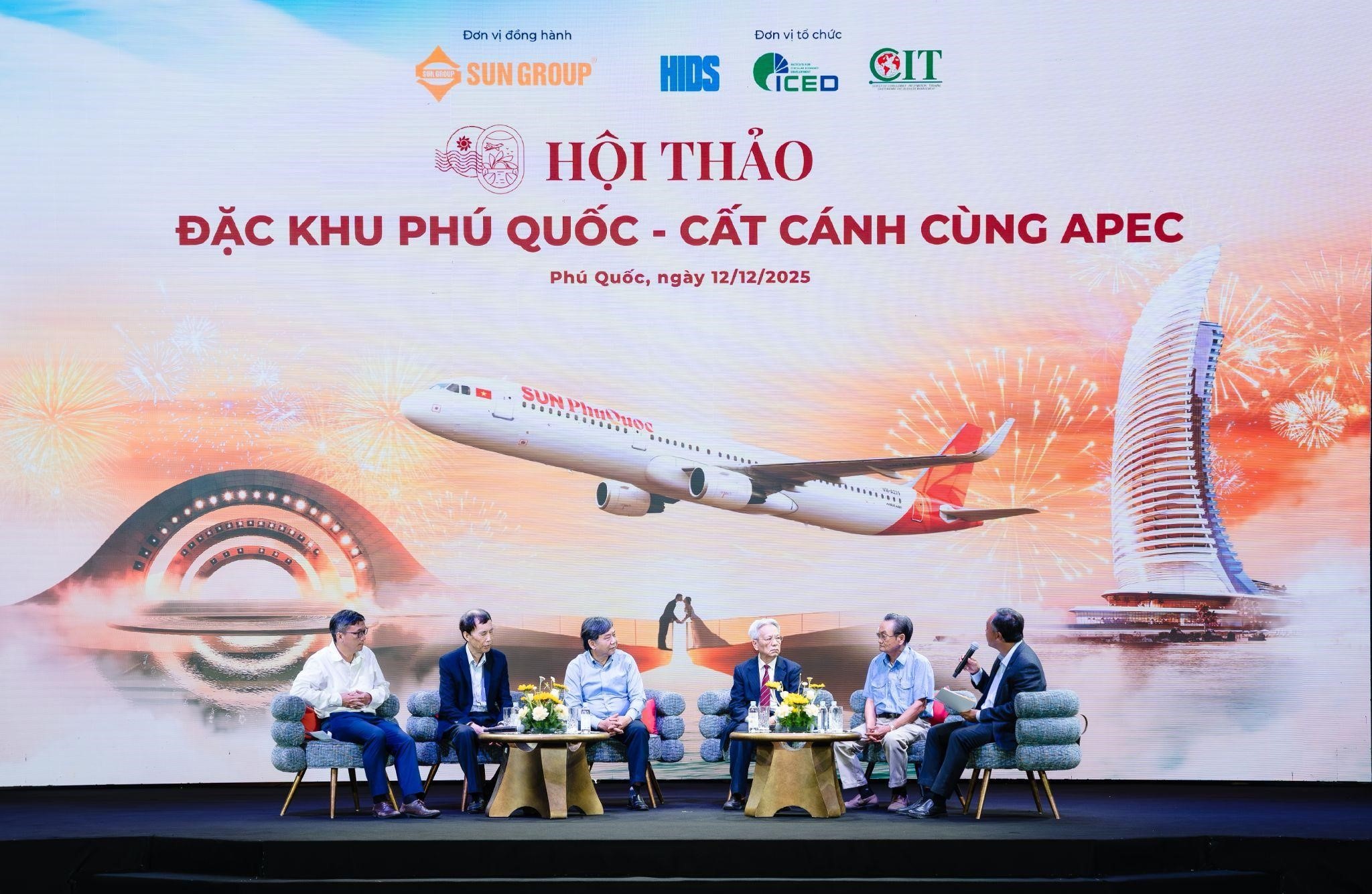 Hội thảo “Đặc khu Phú Quốc - Cất cánh cùng APEC” diễn ra tại Trung tâm hội nghị Sun Signature Gallery, Phú Quốc Hội thảo “Đặc khu Phú Quốc - Cất cánh cùng APEC” diễn ra tại Trung tâm hội nghị Sun Signature Gallery, Phú Quốc