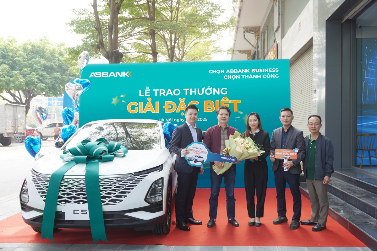 ABBANK trao thưởng xe OMODA C5 cho doanh nghiệp trúng giải đặc biệt chương trình “Chọn ABBANK Business – Chọn Thành công” ABBANK trao thưởng xe OMODA C5 cho doanh nghiệp trúng giải đặc biệt chương trình “Chọn ABBANK Business – Chọn Thành công”