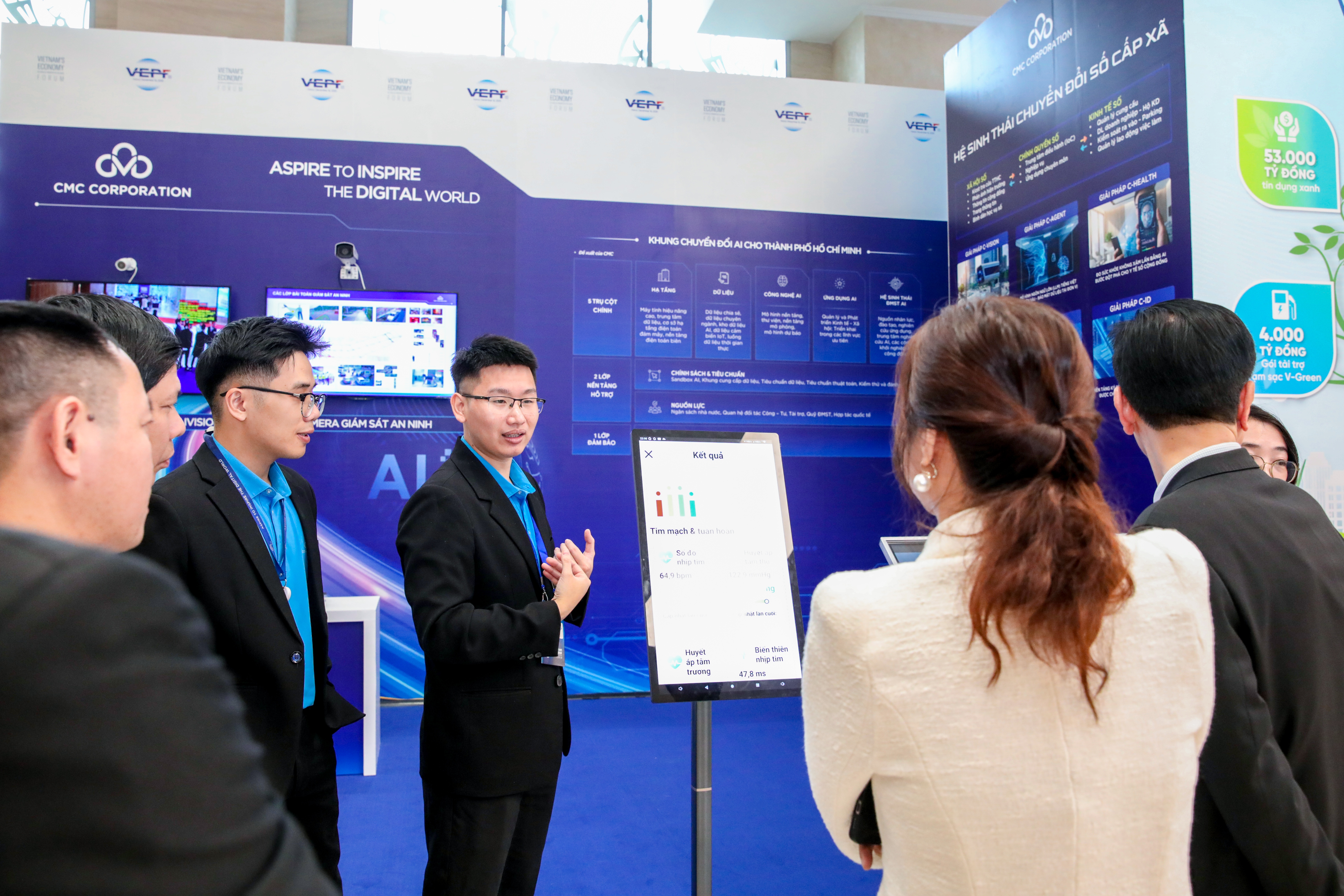 Gian hàng CMC thu hút sự quan tâm của đông đảo đại biểu dự Diễn đàn Kinh tế Việt Nam 2025 Gian hàng CMC thu hút sự quan tâm của đông đảo đại biểu dự Diễn đàn Kinh tế Việt Nam 2025