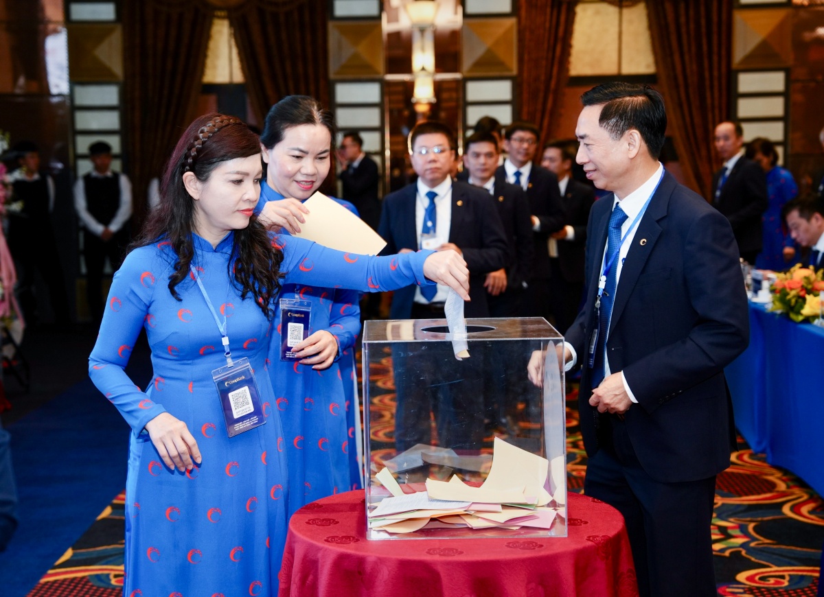 Đại hội bầu Ban Chấp hành Công đoàn Co-opBank VI, nhiệm kỳ 2025 – 2030 Đại hội bầu Ban Chấp hành Công đoàn Co-opBank VI, nhiệm kỳ 2025 – 2030